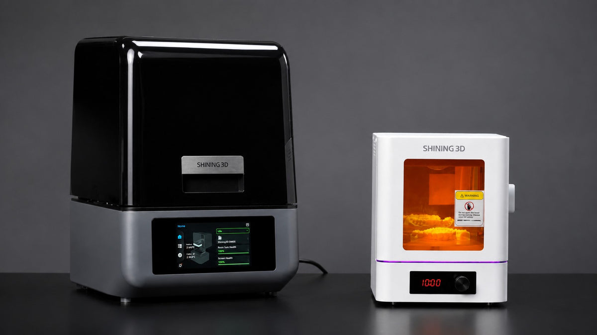 Urządzenie do utwardzania Shining 3D FabCure 1S obok drukarki AccuFab-Aris